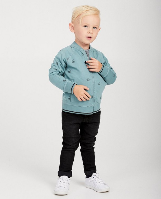 Buitenspelen als de beste in je favoriete tenue van Maya Buitenspelen als de beste in je favoriete tenue van Maya
