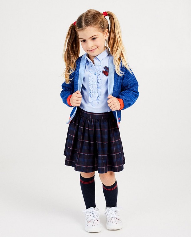 Une tenue d'école habillée de Hampton Bays Une tenue d'école habillée de Hampton Bays