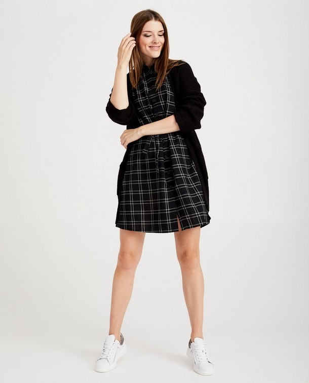 Le classique: robe-chemisier à carreaux Le classique: robe-chemisier à carreaux