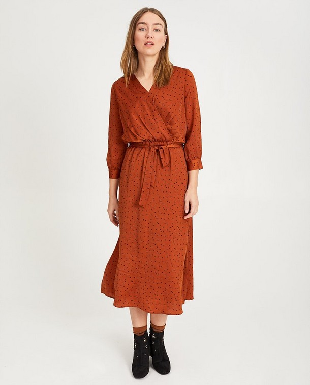 Brun rouillé avec une empreinte Brun rouillé avec une empreinte