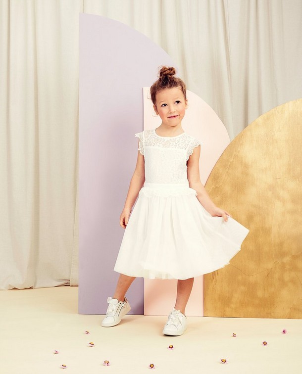 Dentelle, tulle et un joli détail de dos Dentelle, tulle et un joli détail de dos