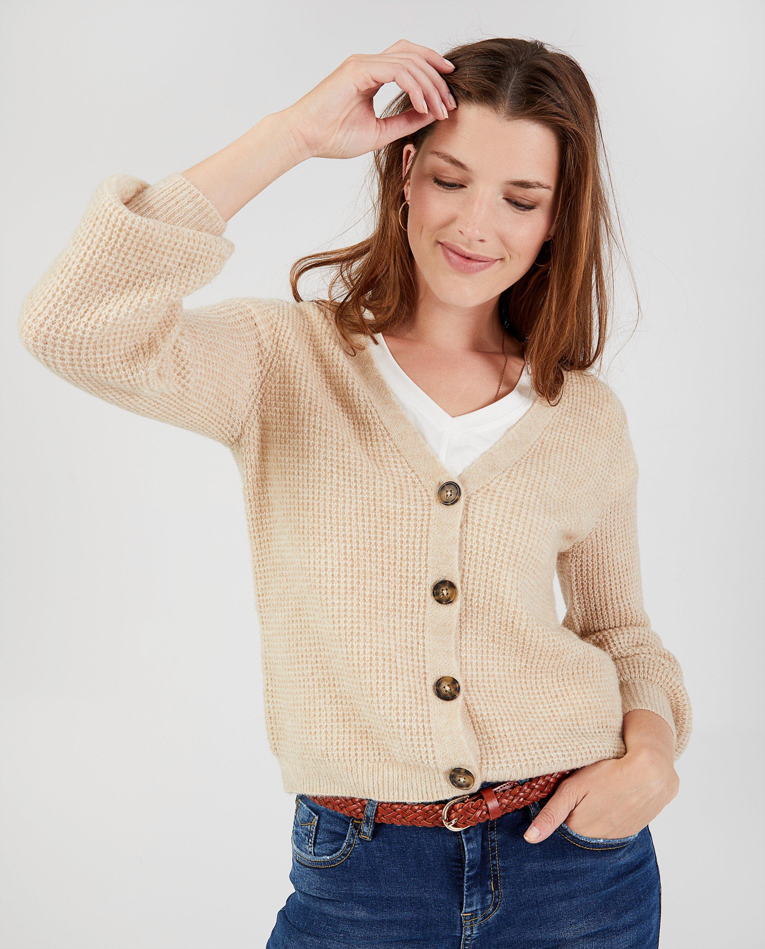 beige cardigan outfit