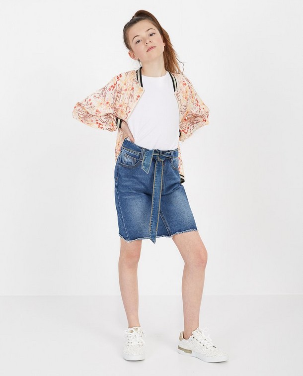 Fleurig vestje met sportieve vibes Fleurig vestje met sportieve vibes