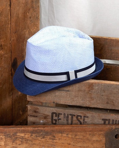 Chapeau bleu avec un ruban Communion Chapeau bleu avec un ruban Communion