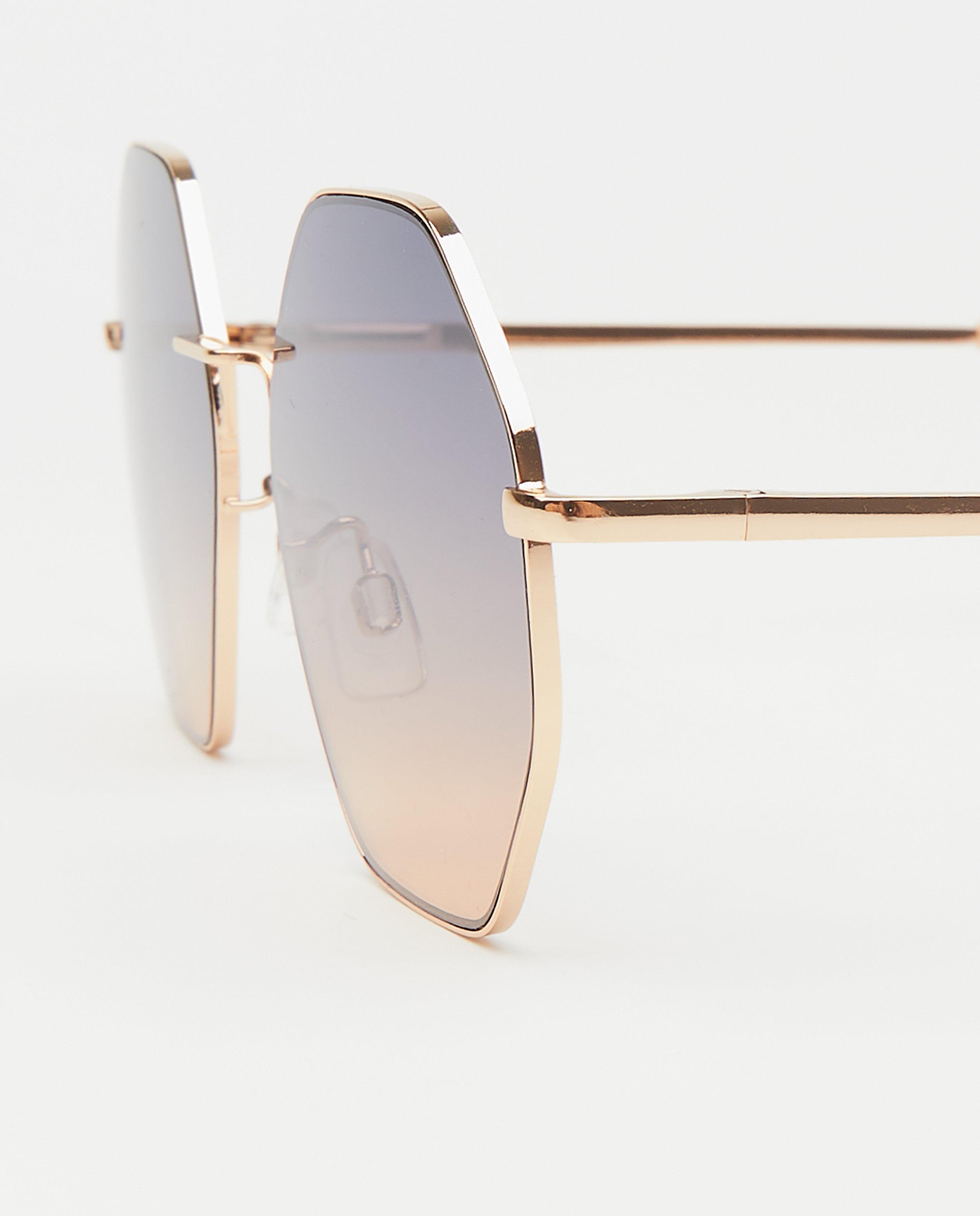 Goudkleurige zonnebril