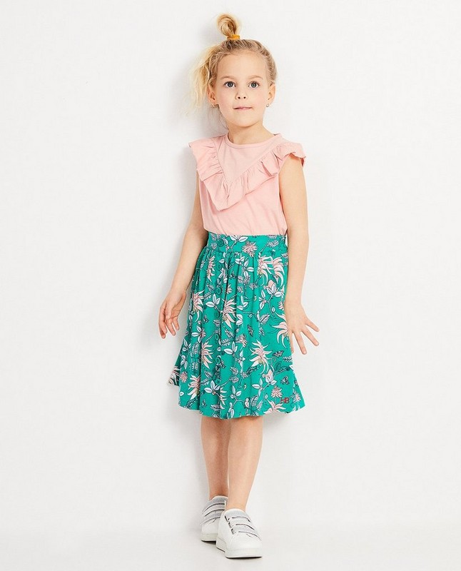 Décontracté et BCBG avec des volants et l'imprimé floral! Décontracté et BCBG avec des volants et l'imprimé floral!
