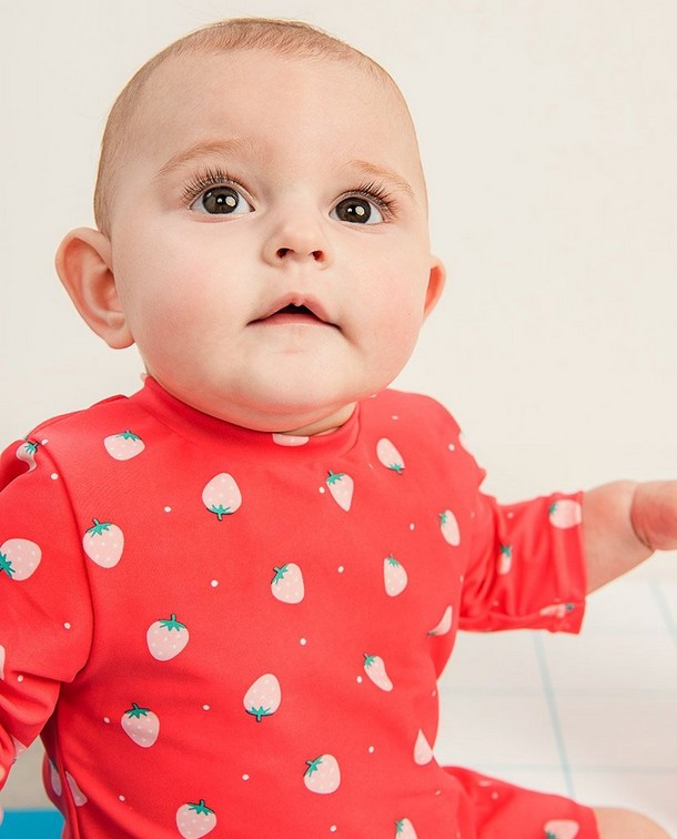 Maillot de bain avec des fraises Maillot de bain avec des fraises